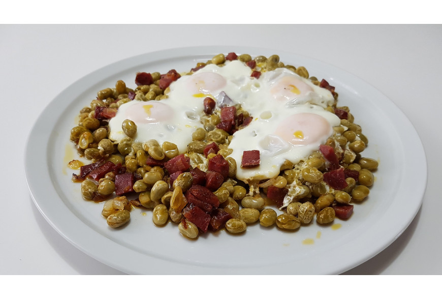 HABAS CON JAMÓN Y HUEVO