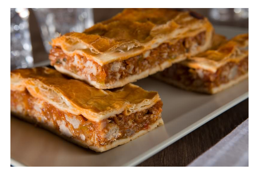 EMPANADA DE ATÚN CON TOMATE