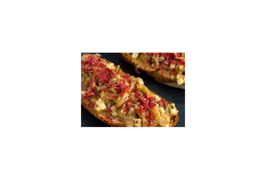 TOSTA DE SETAS CON CEBOLLA CARAMELIZADA