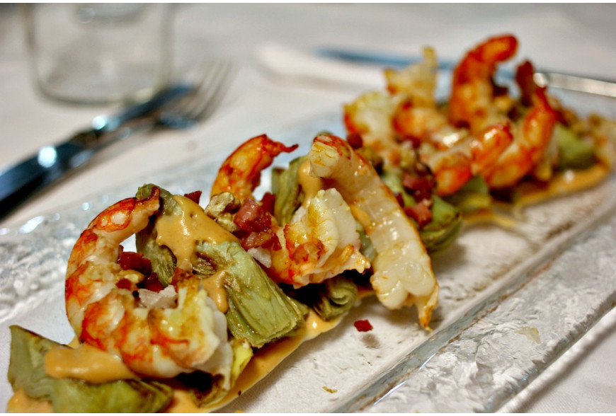 LANGOSTINOS CON ALCACHOFAS