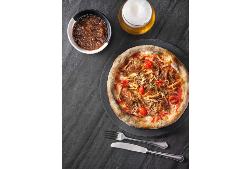 Pizza de Pulled Pork, Tomate y Cebolla Caramelizada