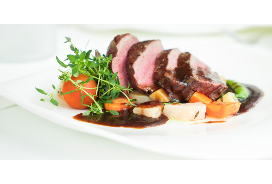 SOLOMILLO DE CERDO IBÉRICO CON SALTEADO DE VERDURAS