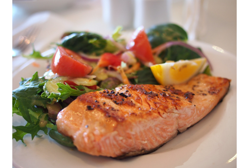 SALMÓN SALTEADO CON VERDURAS